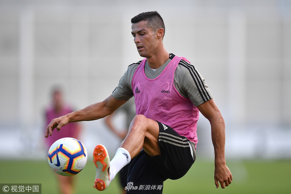 包含重磅！C罗在湖人比赛中战术调整广州队止住颓势备战欧联，法兰克福状态回暖备战意甲的词条