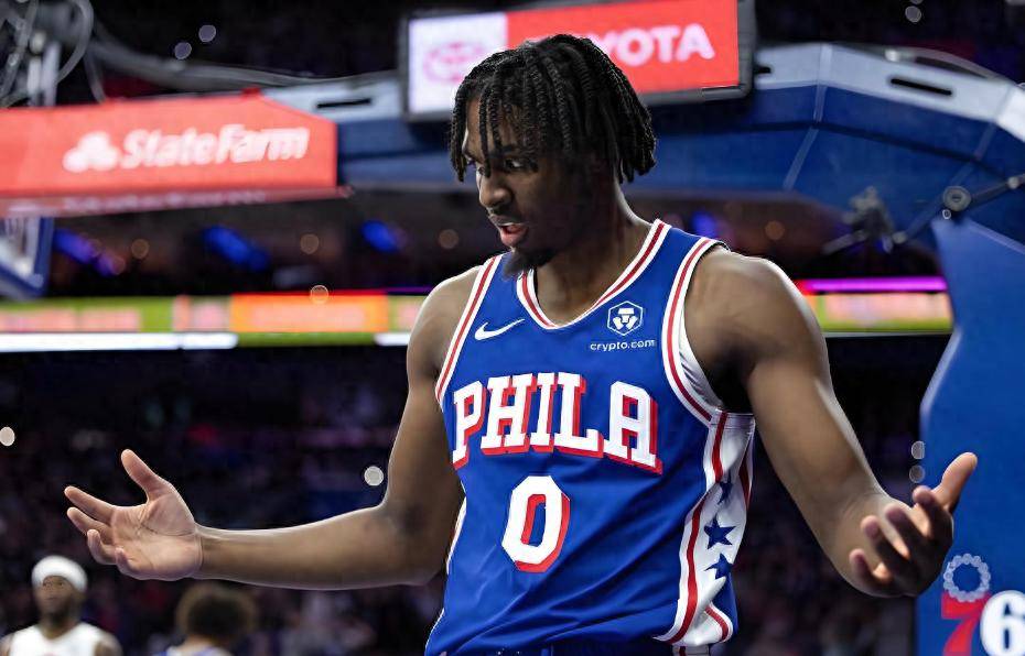 费城76人队球星恩比德赛季报销